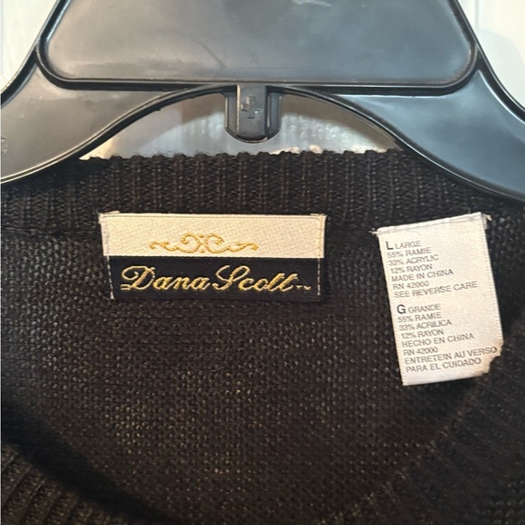 Dana Scott sweater - Picture 2 of 3